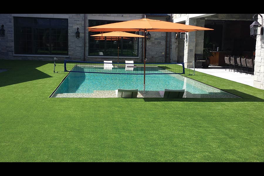artificial-grass-surrounding-pool
