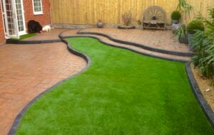 ate-Lawns-synthetic-grass-summer