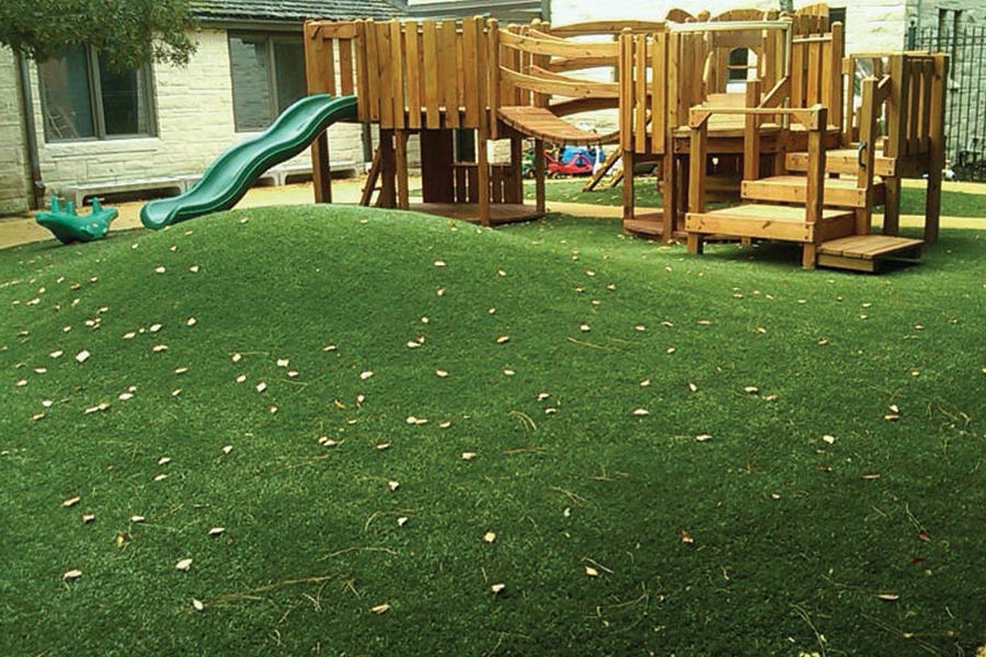 synthetic-turf-backyard-playground